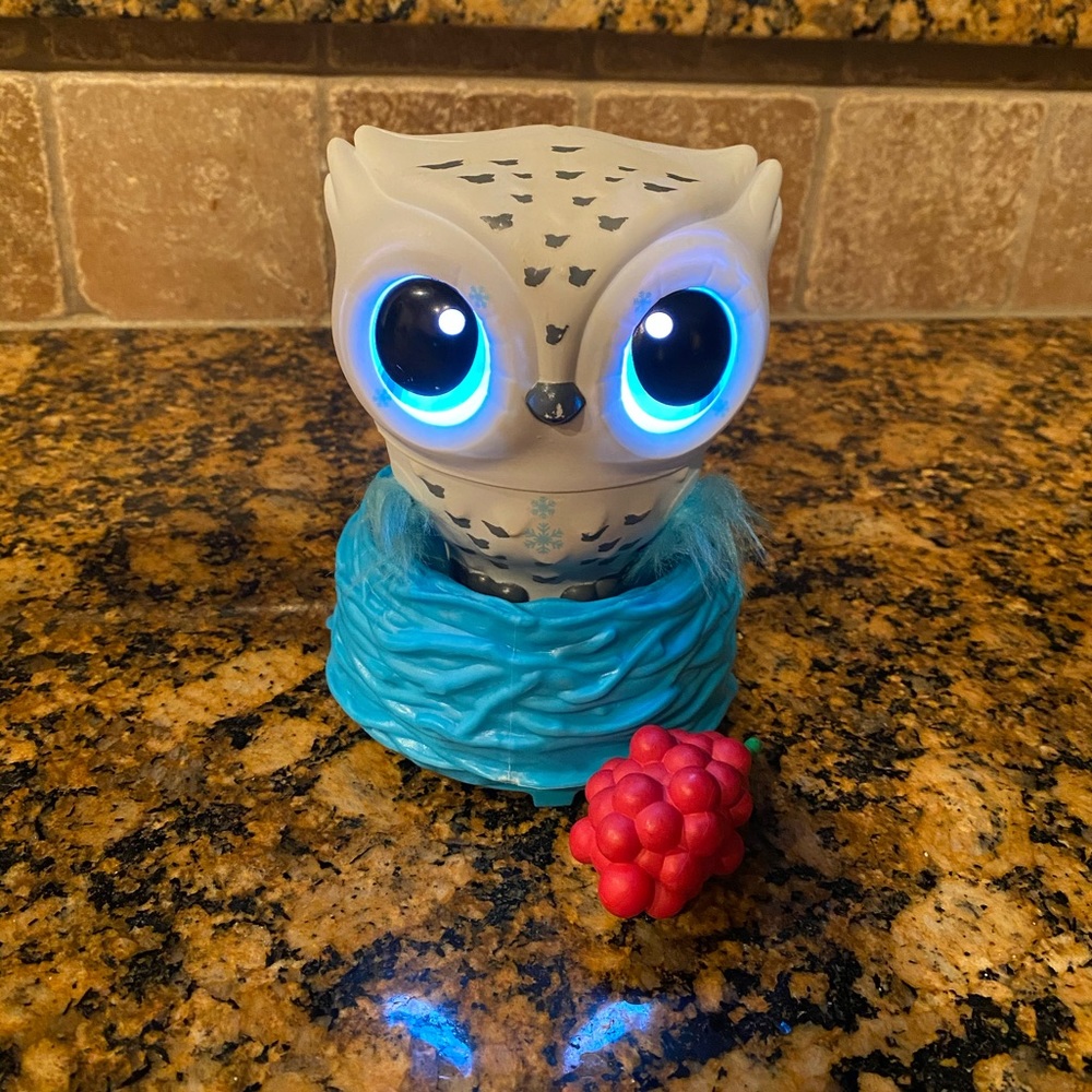 Owleez, Flying Baby Owl Toy with Light and Sounds